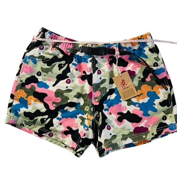 GRAMICCI WOMEN’S MULTI COLOR CAMO SHORTS SIZE SMALL NWT - Picture 2 of 15